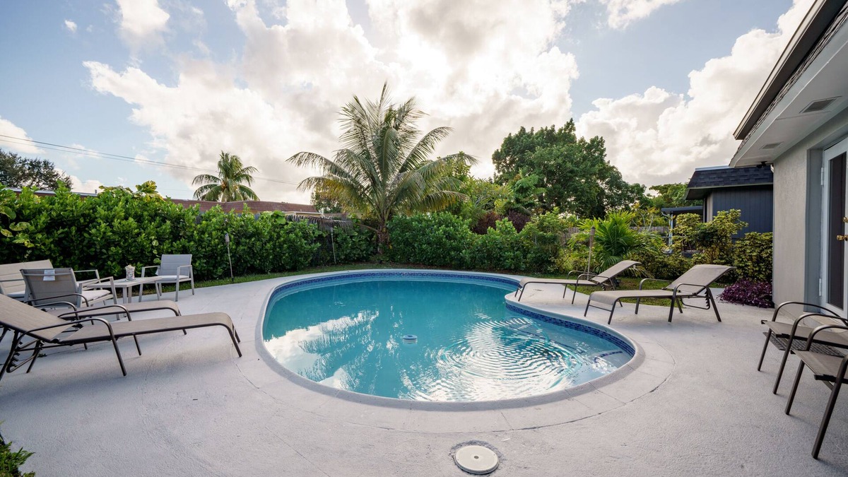 Tamarac House | Cozy Newly Re-done 3/2 w Large Pool!