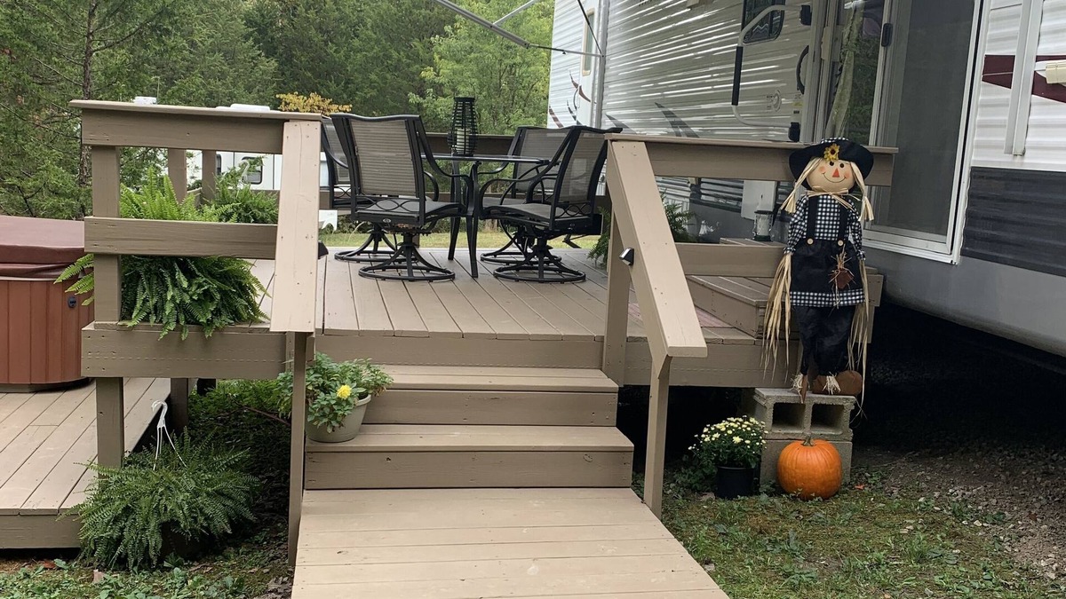 Peebles House | Cozy newly remodeled camper with hot tub and fire pit close to hiking/kayaking