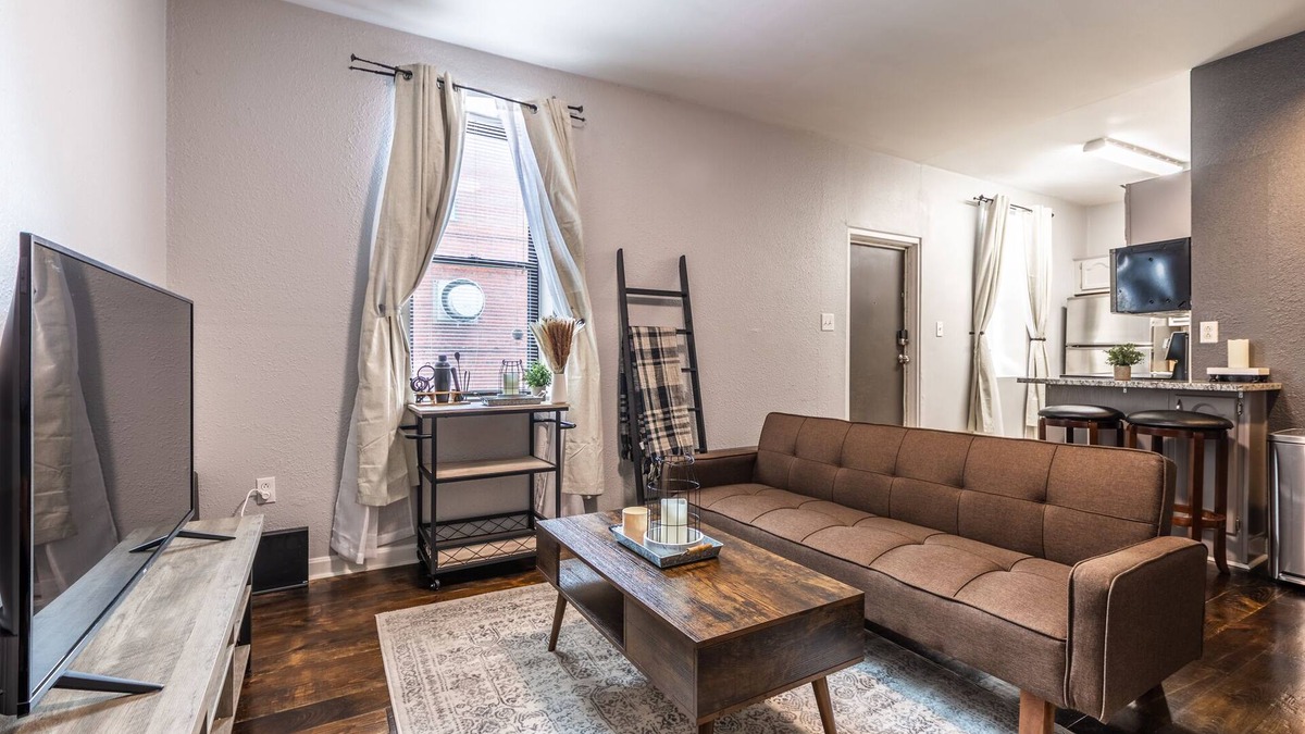 South Side Flats Apartment | ⁂ Cozy Nook off Carson - Free Parking & Private Entry ⁂