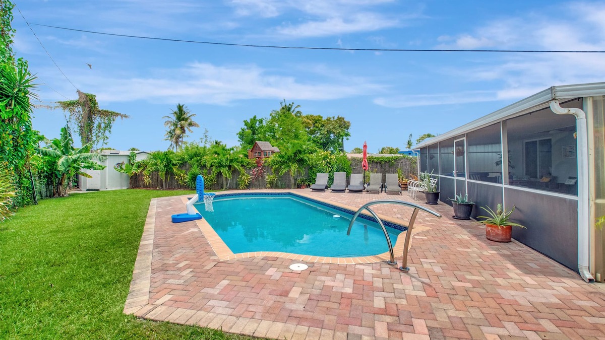 Sandalfoot Cove House | Cozy oasis private pool Sunny beach getaway with heated pool
