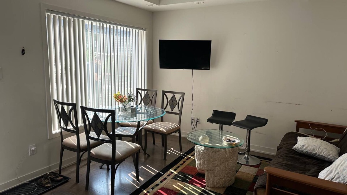 Agincourt House | cozy one bed room complete home