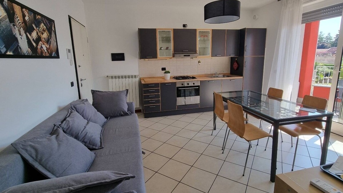 Gallarate Apartment | Cozy one-bedroom apartment with large balcony 10 minutes from Milan Malpensa. WiFi.