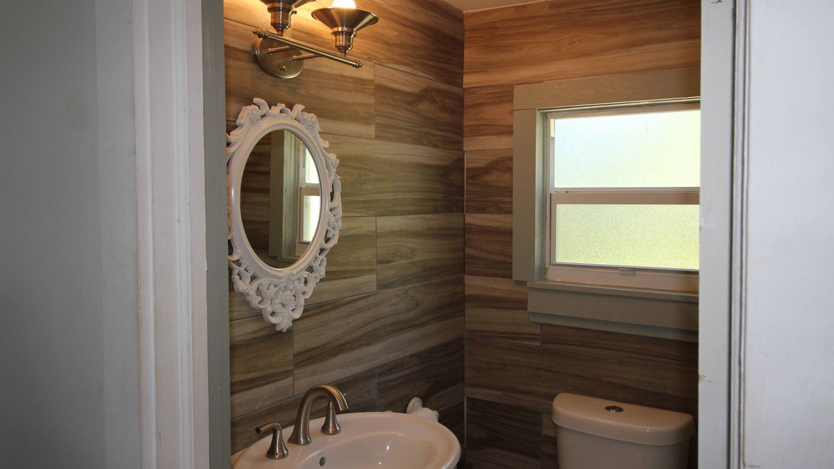 Fort Pierce North Cottage | Cozy One Bedroom Cottage on The Indian River Lagoon "Old Florida Charm"