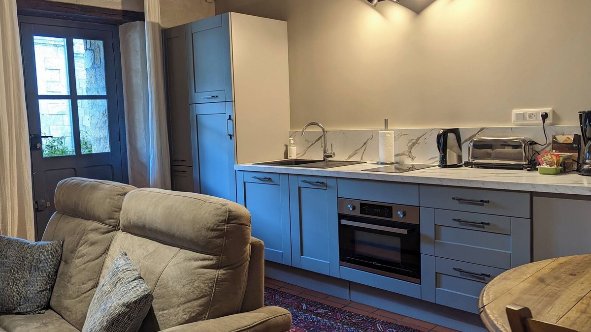 Soyaux House | Cozy, one-bedroom, fenced garden, communal pool, couples