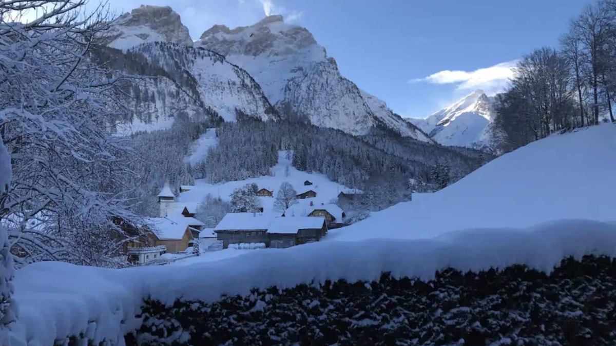Gsteig Apartment | Cozy One Bedroom Flat In Gsteig