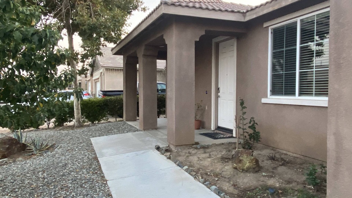 Hesperia House | Cozy one bedroom suite with 2 king beds