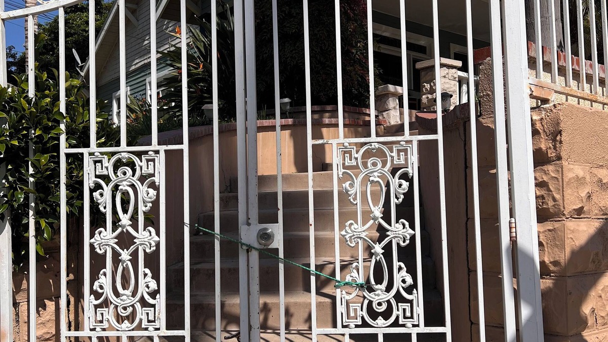 Downtown Riverside Apartment | Cozy one of a kind 1910 bungalow -Wifi private . All close to RCC and UCR>