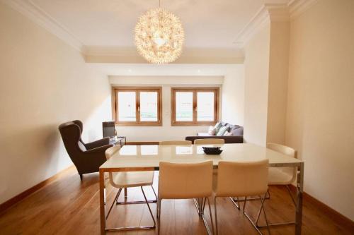 Telheiras Apartment | Cozy Orange Telheiras Apartment