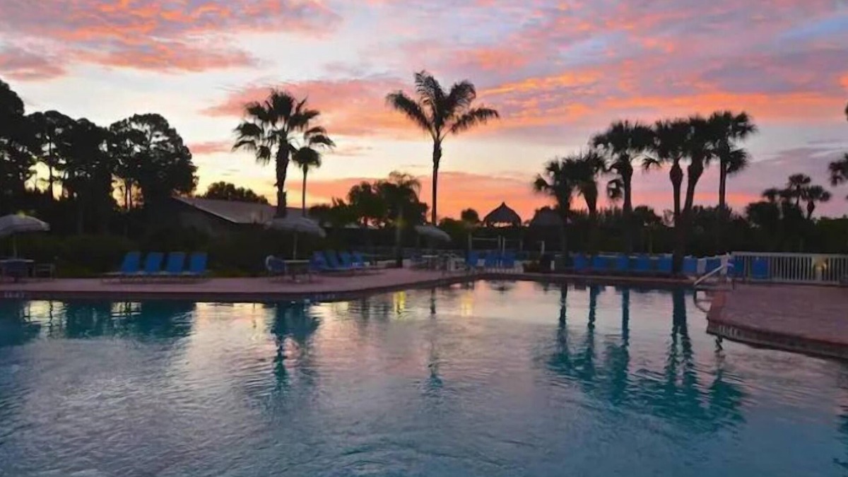 Nokomis House | Cozy park home amenities galore! Near Legacy Bike trail & only 3 miles to beach.