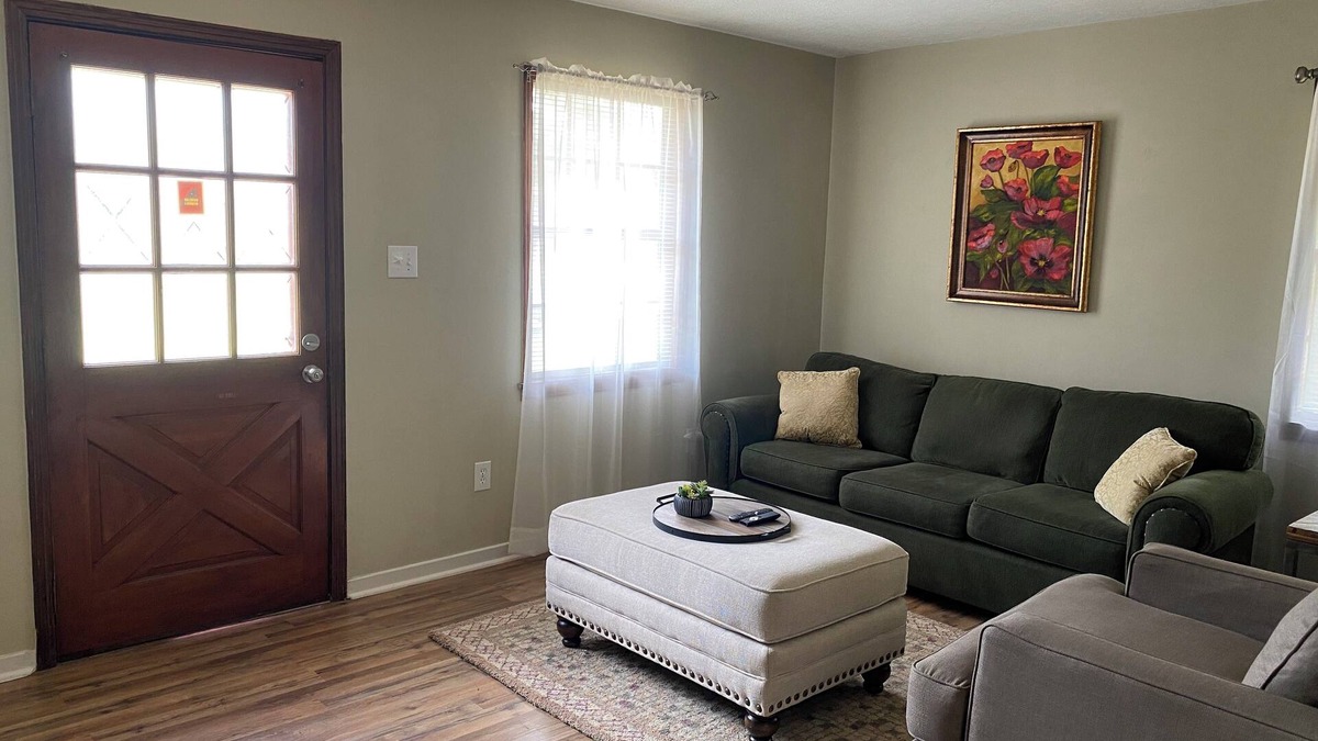 Jackson House | Cozy Peacock House in quiet neighborhood in Jackson