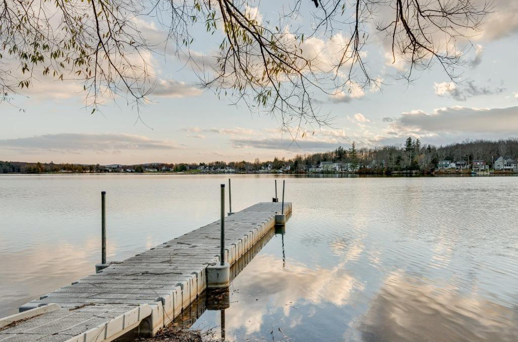 Carbondale House | Cozy Pennsylvania Home with Fire Pit and Dock Access!