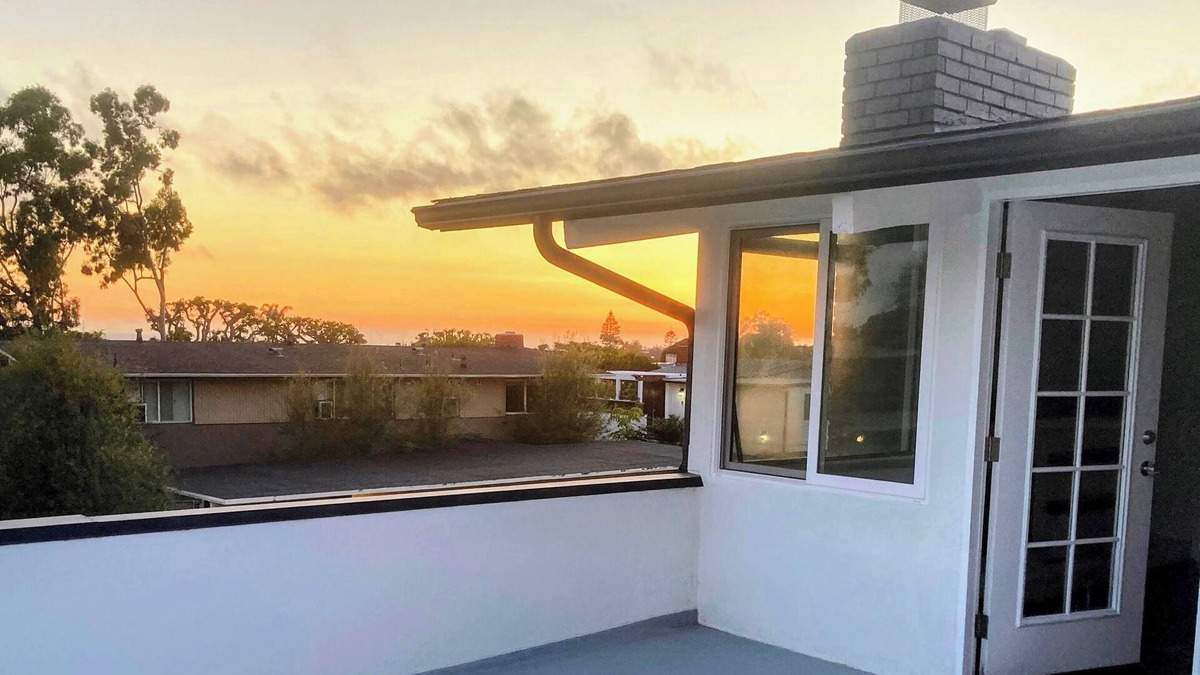 Corona del Mar Apartment | Cozy Penthouse , Private Beach access, Pool walk to Shops