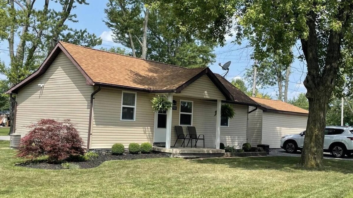 Russells Point House | Cozy Pet-Friendly Cottage in Russels Point