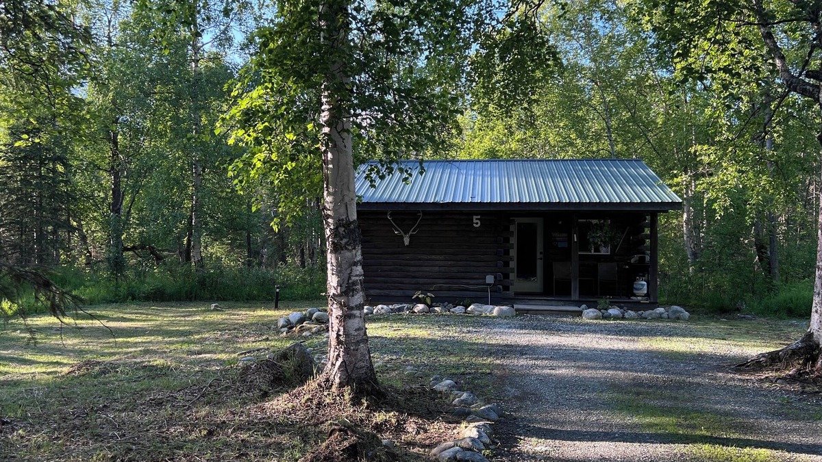 Buffalo Soapstone Cabin | Cozy, pet-friendly, 2-bedroom cabin in beautiful Palmer, Alaska