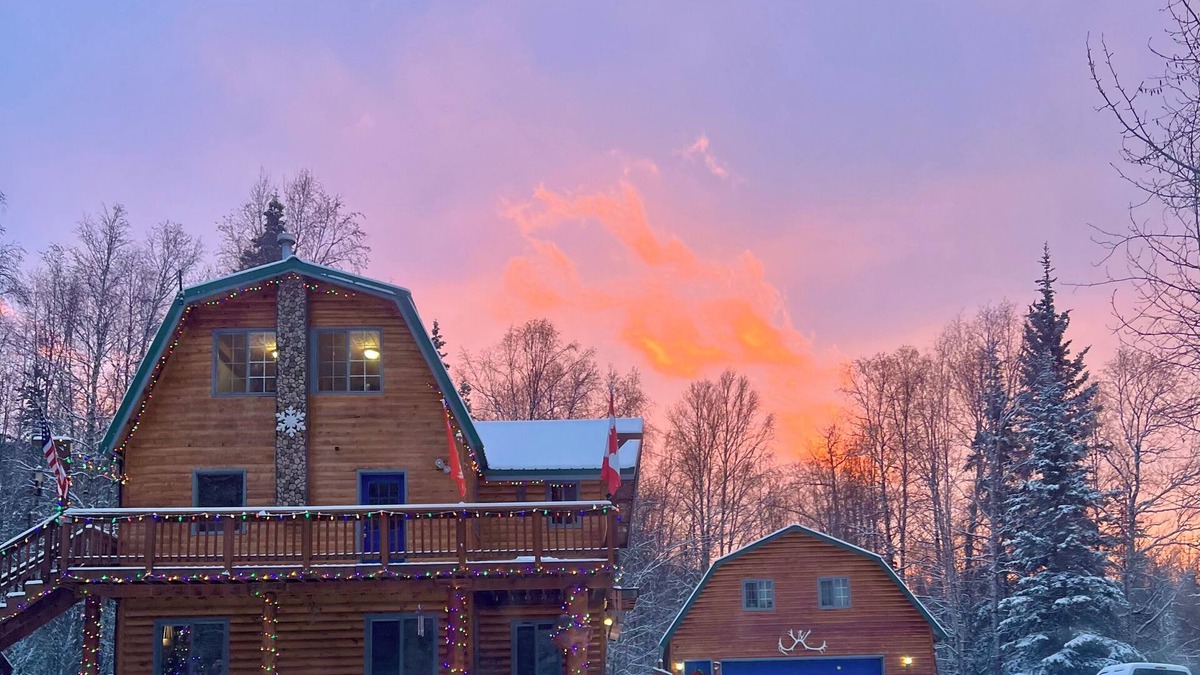Anchorage Cabin | Cozy pet friendly cabin on creek with WiFi near Anchorage