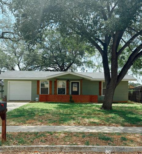 Pleasanton House | Cozy Pleasanton Cottage WeeklyMonthly Options