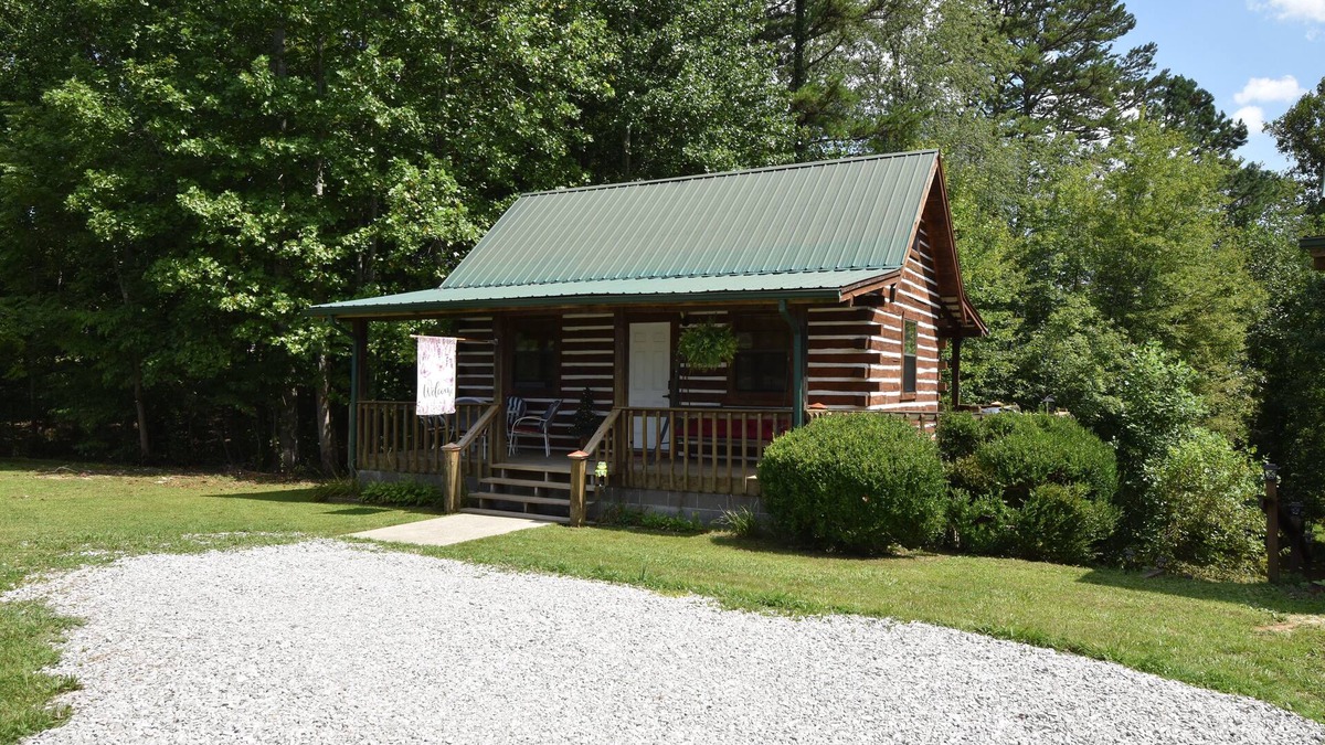 Woodbine Cabin | Cozy Pondside Cabin five minutes from Laurel Lake