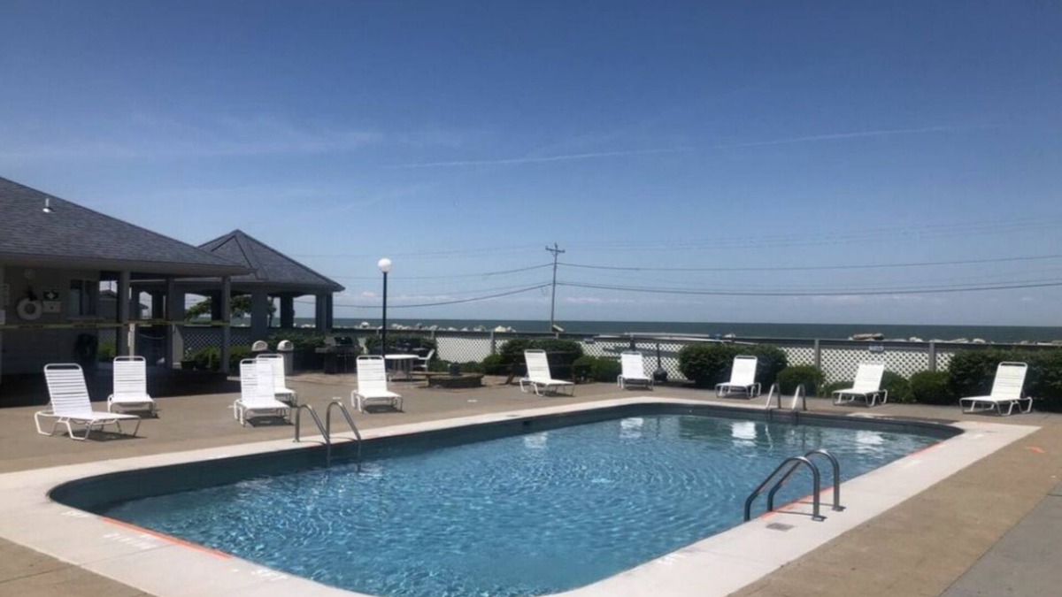 Port Clinton Condo | Cozy Port Clinton Condo with dock rental right outside door