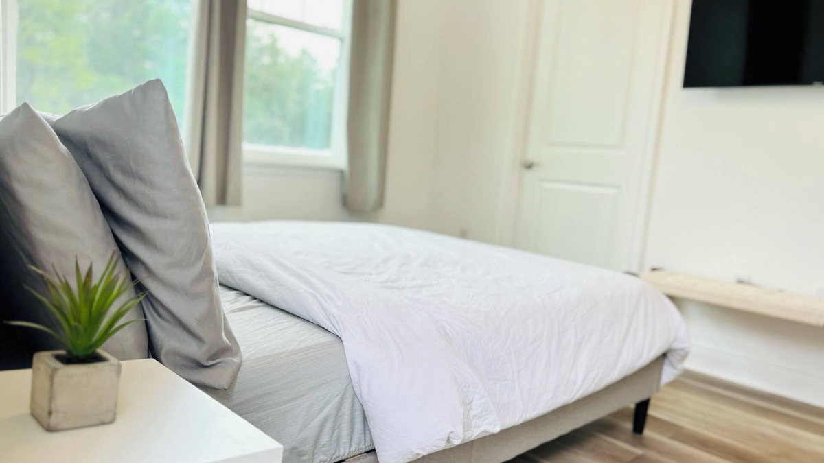 Fedhaven Bed & Breakfast | Cozy private bedroom and private bathroom in Kissimmee. Pets are always welcome!