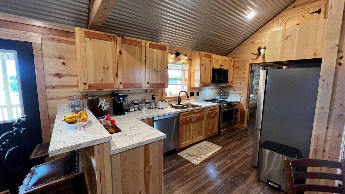 Gatesville Cabin | Cozy private cabin on a 1,000 acre Exotic Wildlife Ranch