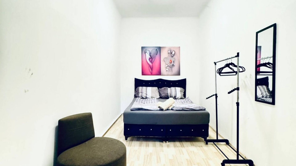 Floridsdorf Apartment | Cozy Private Room | Shared Flat Near FAC Platz