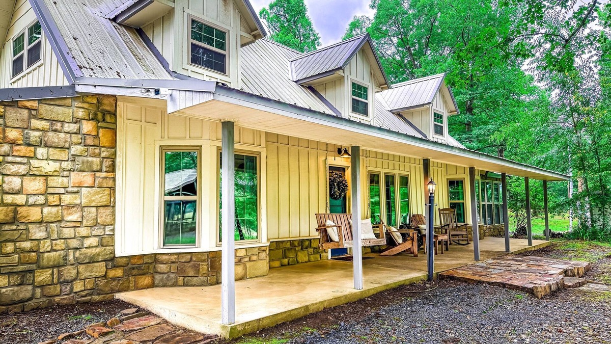 Smithville Other | Cozy & Private Smithville Retreat + Sunroom & Hot Tub