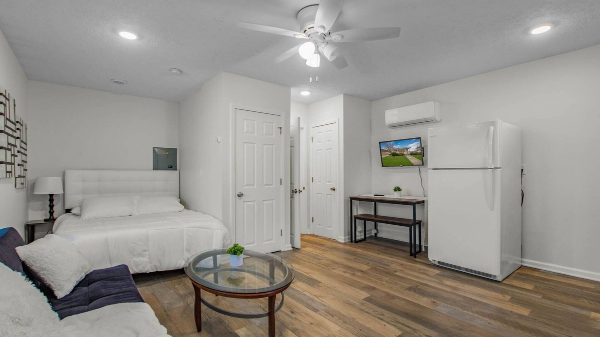 Pittsboro Apartment | Cozy Private Studio - Close To It All!