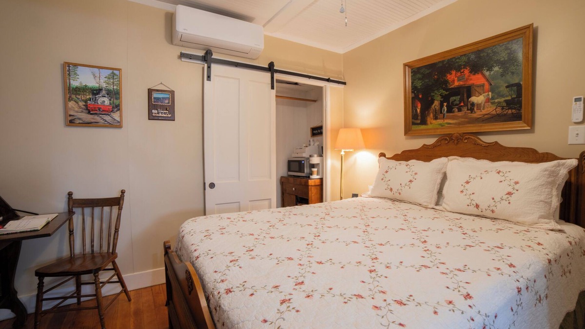 Tuolumne Cottage | CoZY Quarters-Private Garden Entrance, Inflatable Spa,Close to Yosemite & Casino