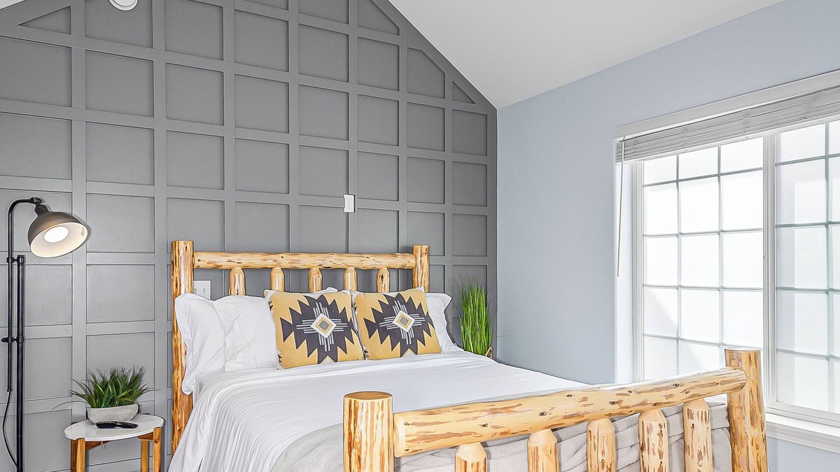 Mountain View Apartment | Cozy Queen, Private Bathroom and Entryway