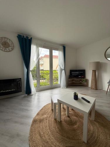 Arpajon Apartment | Cozy, quiet and bright studio