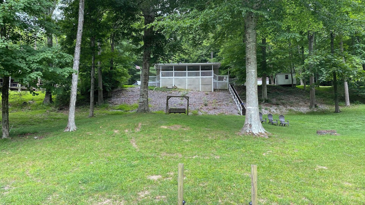 Penrod House | Cozy, Quiet Home on Lake Malone with private dock