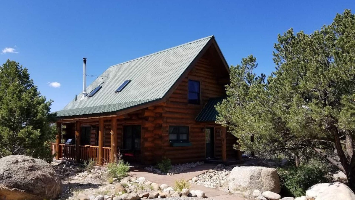 Buena Vista Cabin | Cozy, quiet, secluded log cabin.