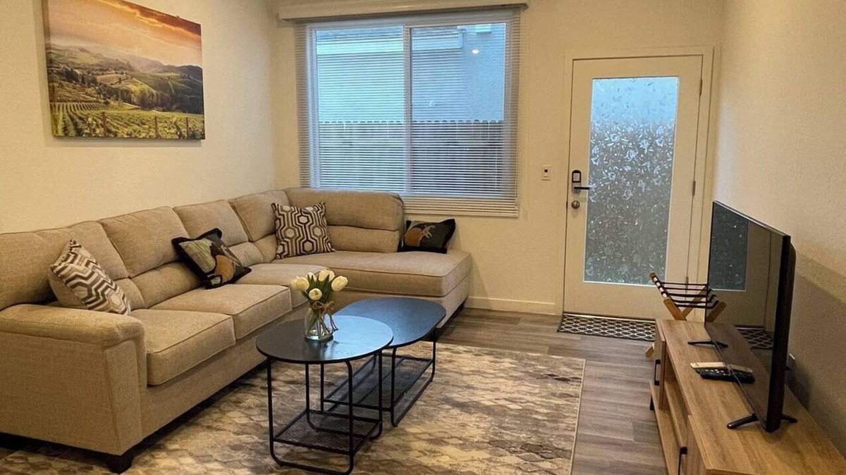 Raisin Apartment | Cozy-Quiet-Spacious Guest Suite Fresno/Clovis CA 10 minutes to Yosemite Airport
