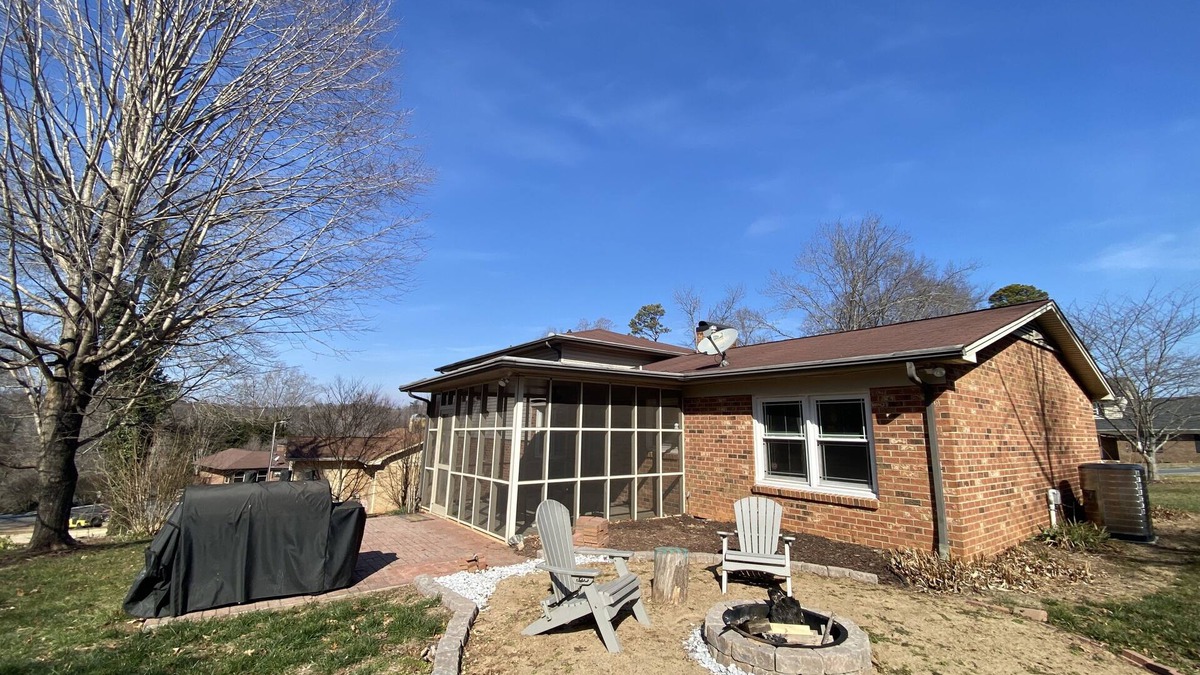 Hickory House | Cozy Ranch by Lake Hickory w/Patio & great Fire Pit