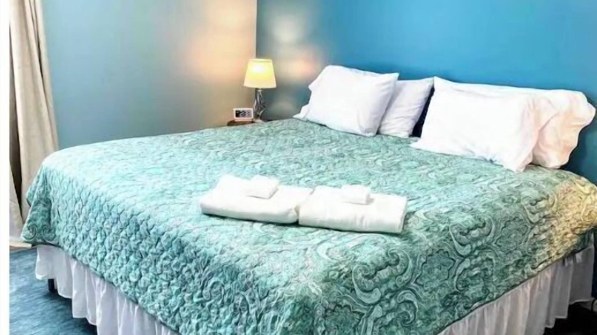 Thunderbolt House | Cozy ranch, minutes from both historic downtown Savannah and Tybee Beaches.
