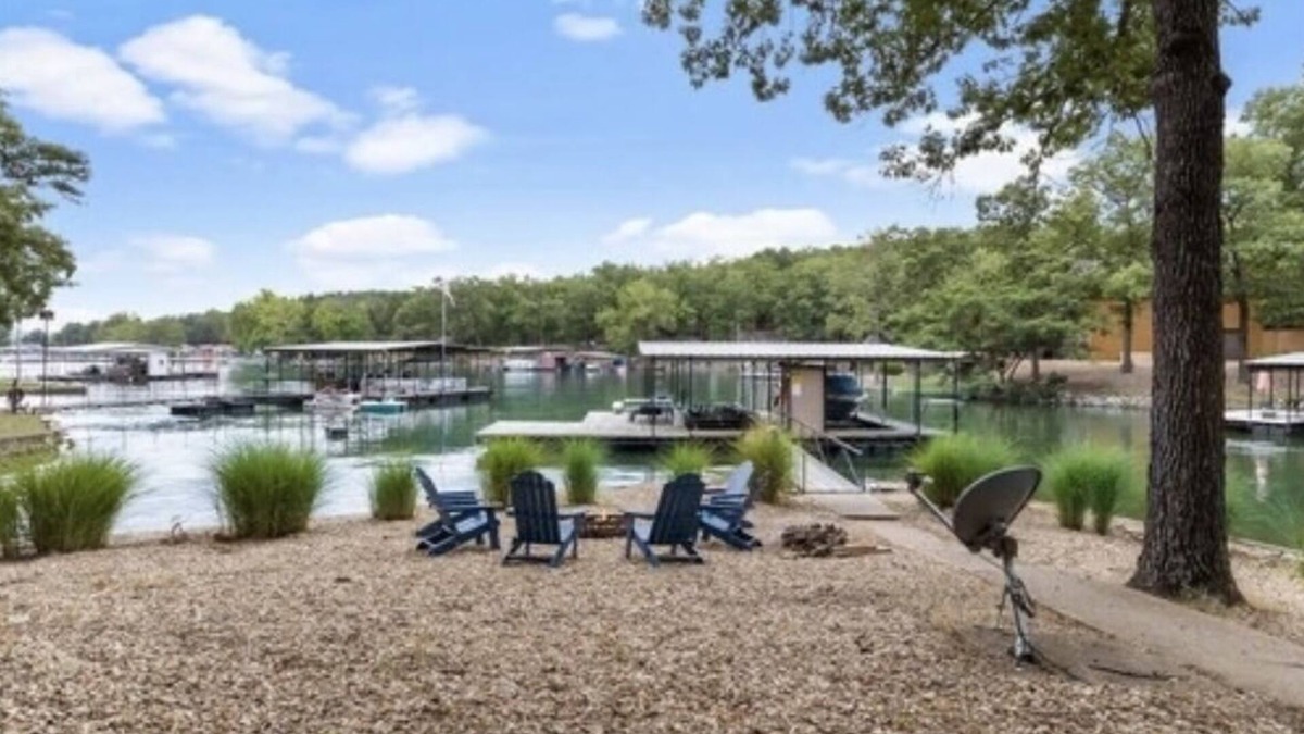 Climax Springs House | Cozy ranch, peaceful cove, dock space available. Close to restaurants!