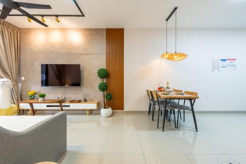 Kampung Pinang Baik Apartment | Cozy&RelaxHome 50m2Kepong Lake with Hill View in Kuala Lumpur