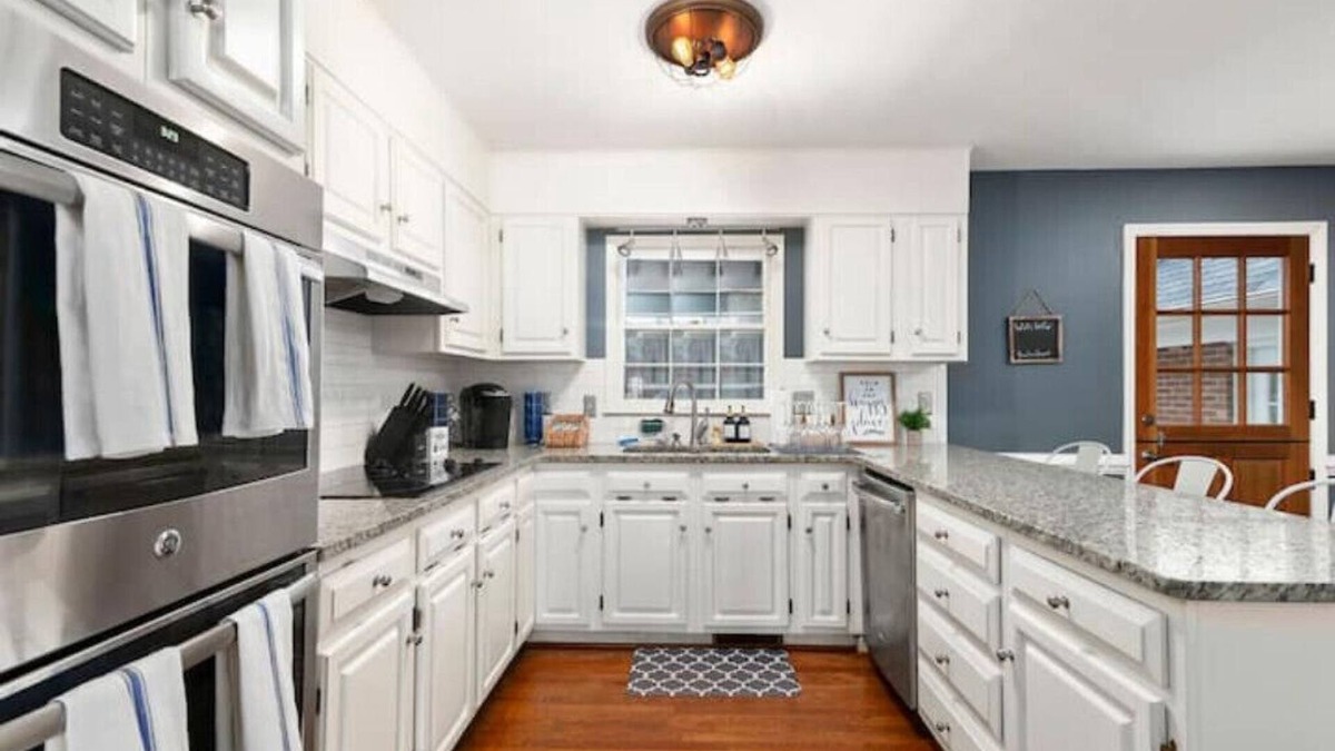 Carriage Hills House | Cozy & Relaxing Home, Hot Tub, Fire Pit, Deck