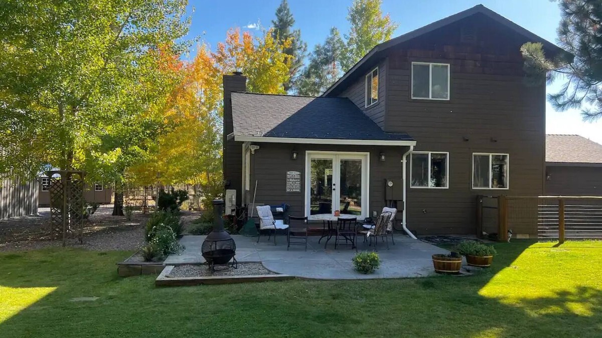 La Pine House | Cozy, relaxing house near La Pine State Park. Dogs ok!