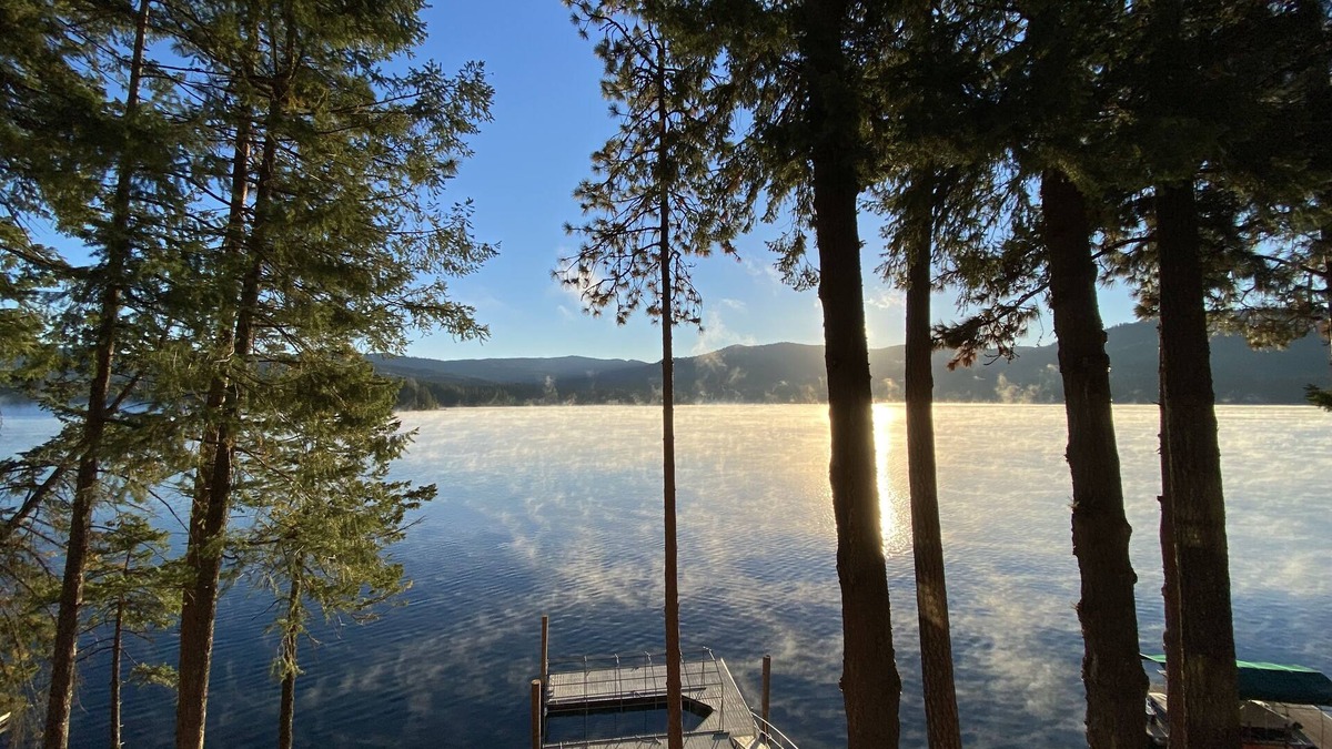 Hayden Lake Cabin | Cozy & Relaxing Lakefront Cabin on Hayden