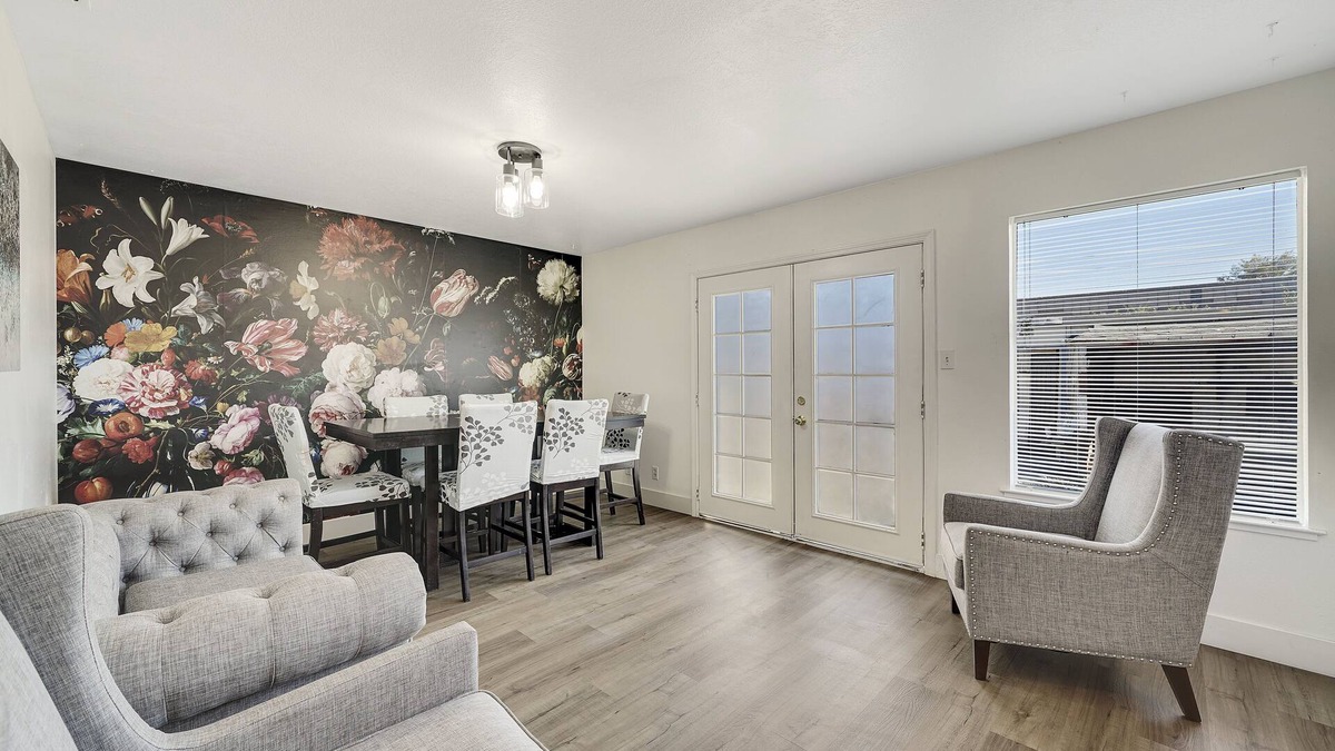 Stockton House | Cozy Remodeled Home close to main freeways and marina!