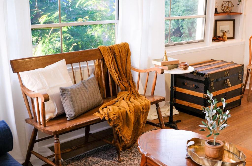 Woodford Park House | Cozy Renovated Vintage Modern House Downtown!