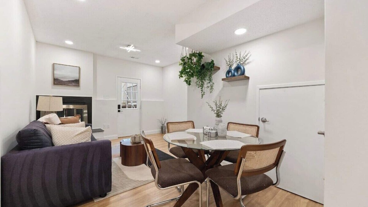 Reston Apartment | Cozy Reston Basement Suite