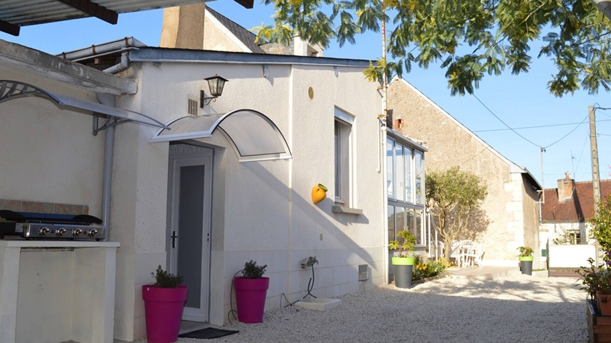 Saint-Avertin Cottage | Cozy Retreat Between City and Countryside with Garden, Near Tours Attractions