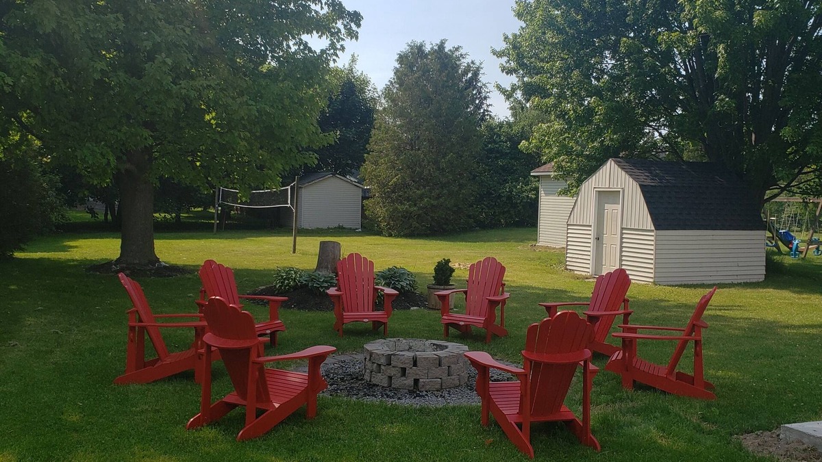 Dashwood House | Cozy Retreat by the Lake - Perfect for Families and Groups