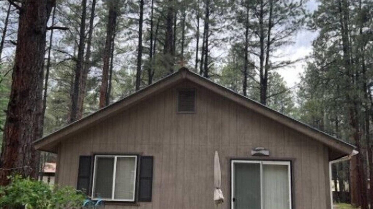 Vallecito House | Cozy retreat in the pine trees seconds to the river & couple of minutes to Vallecito Lake and a beautiful drive to Durango