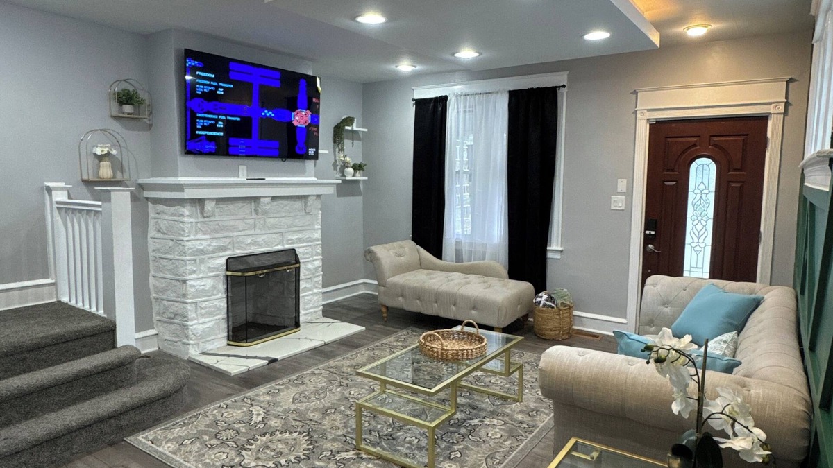 Yeadon House | Cozy Retreat near Downtown Philly, UPenn, Sleeps 8, QBed, Fast Wi-Fi