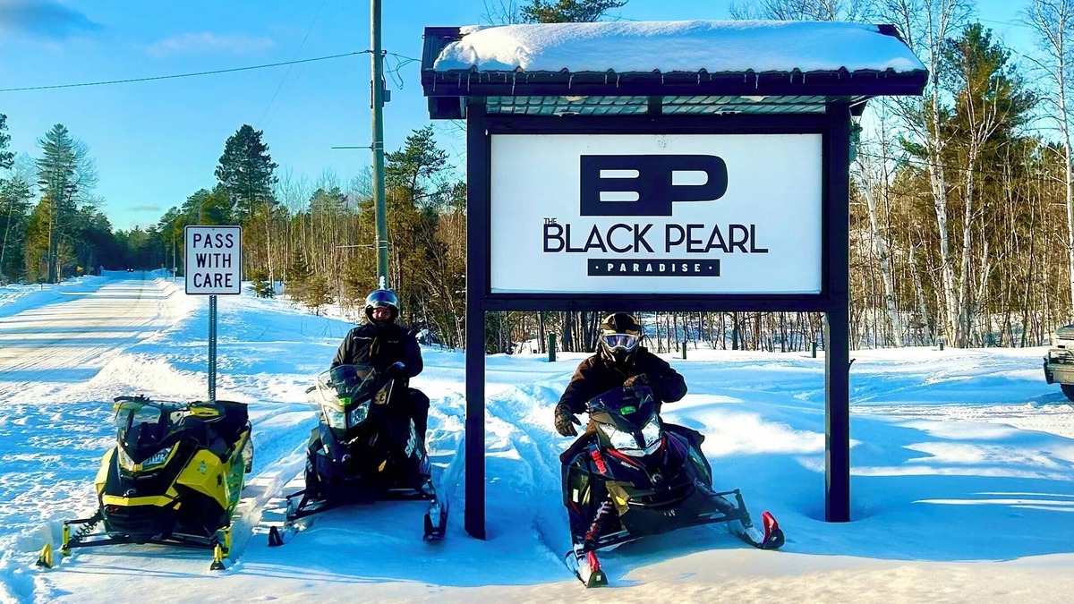 Paradise House | Cozy Retreat Near Town, Trails & Attractions – Your Gateway to Michigan’s UP