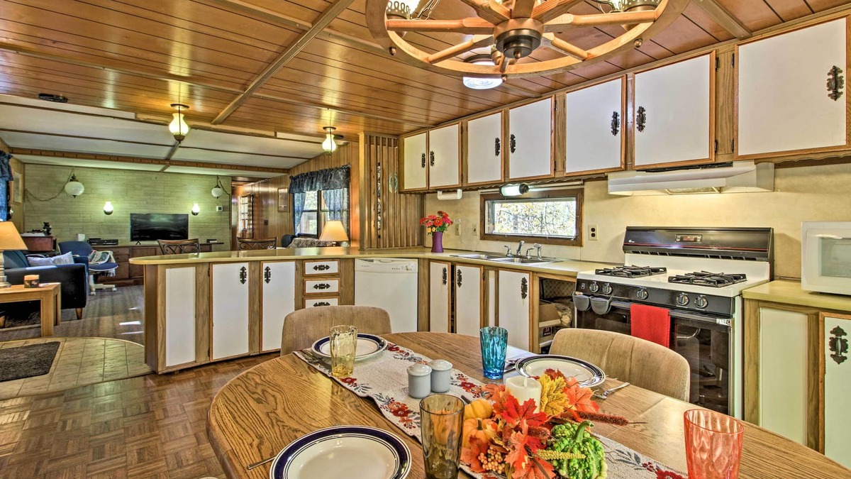 Garrison Cottage | Cozy Retreat w/Fire Pit < 1 Mi to Mille Lacs Lake