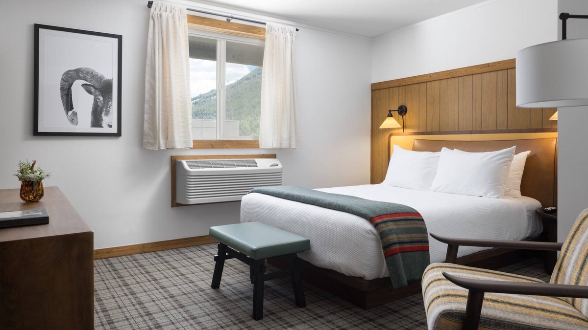 Jackson Apartment | Cozy Retro Lodge w/Heated Pool & Fire Pits, Perfect for Jackson Hole Adventures